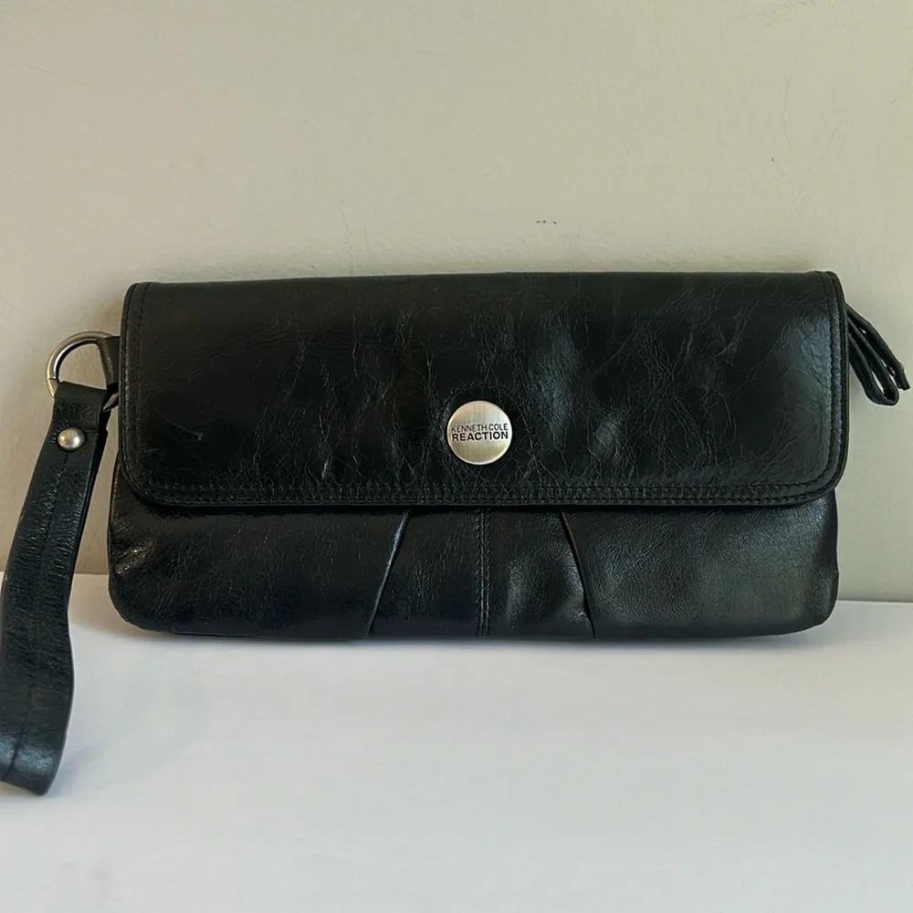 Kenneth Cole Reaction Clutch Wristlet in Black